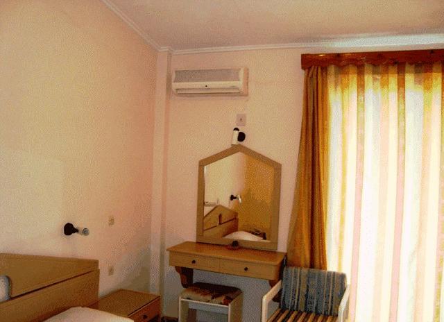 Karina Hotel Benitses  Zimmer foto